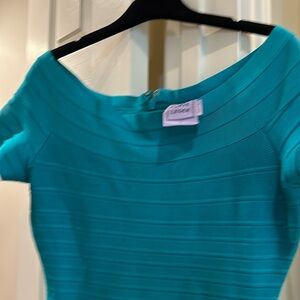 Herve Leger, off the shoulder, cap sleeves, bandage dress. Green color. Size M